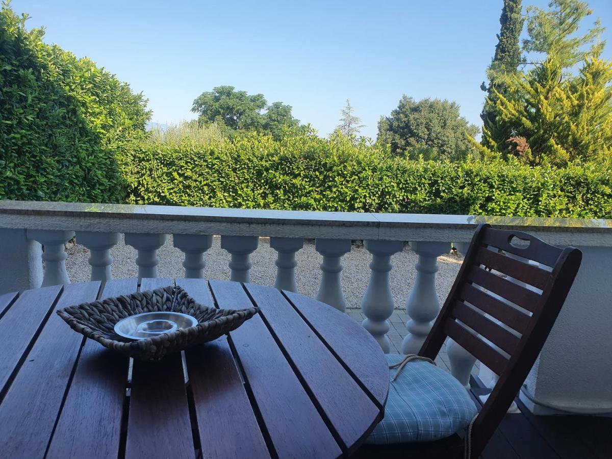 Villa Flora Малинска Екстериор снимка